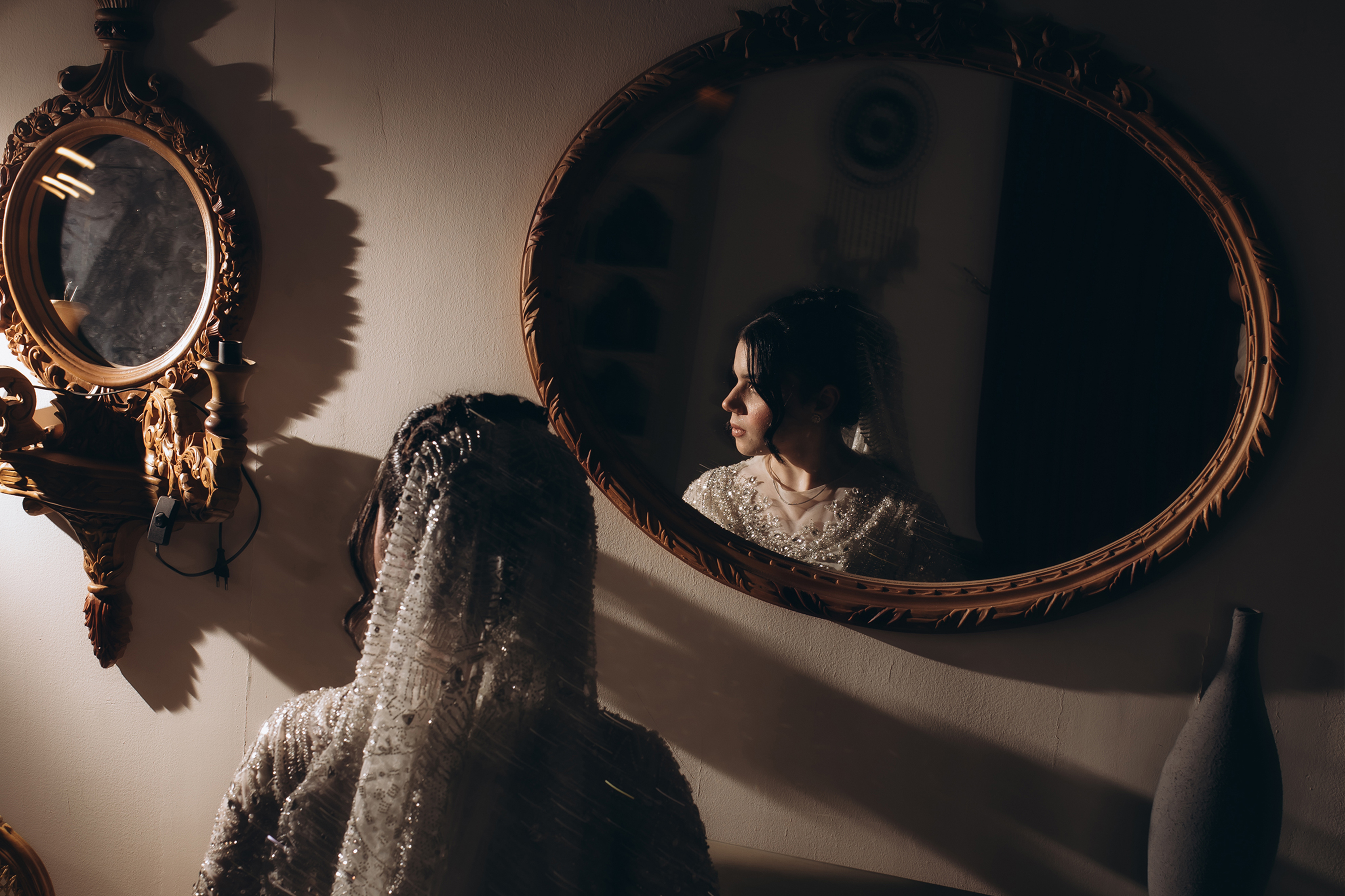 Manga Studio — soft light bridal portrait with classic styling