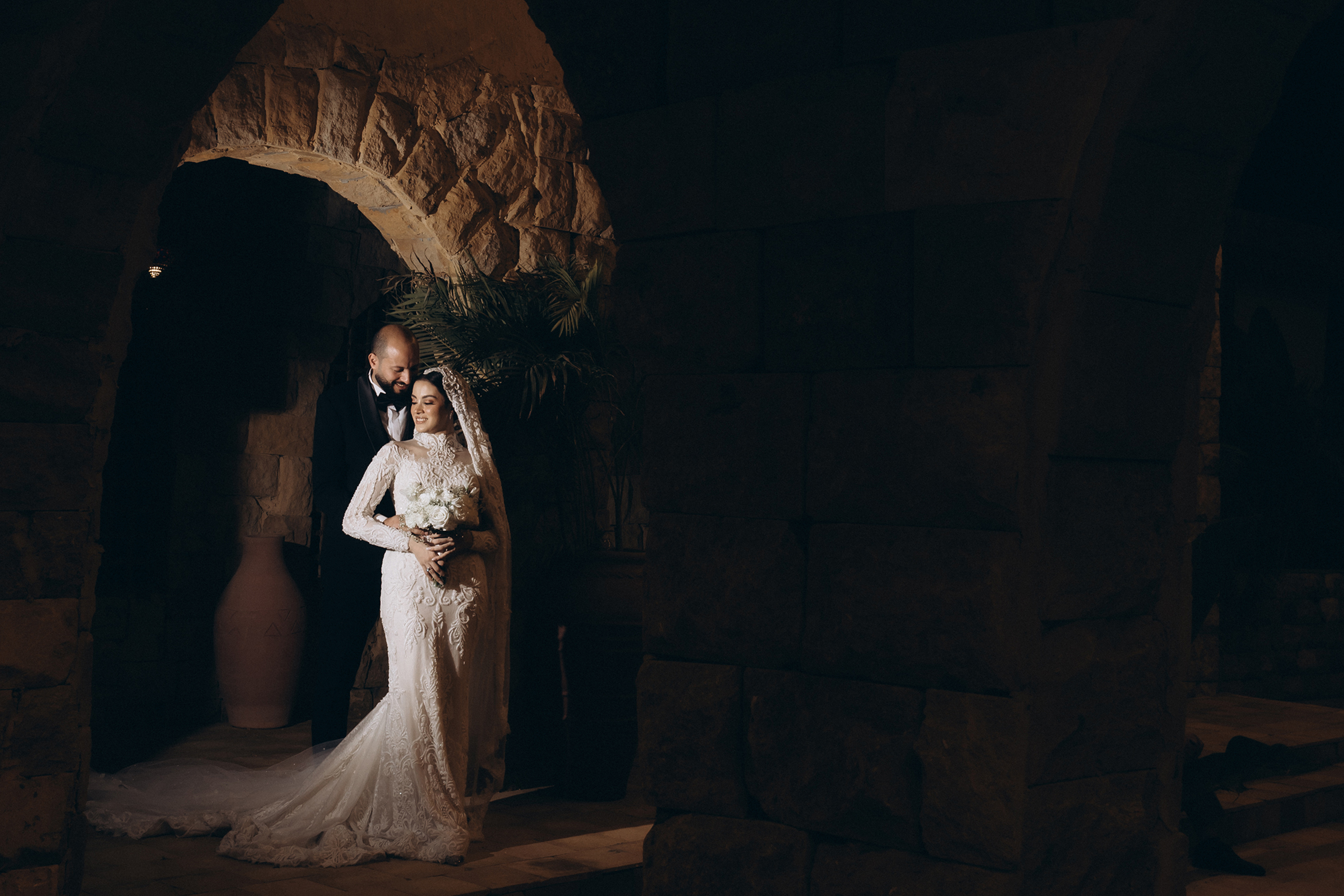 Manga Studio — جلسة تصوير عروسين بإخراج تحريري أنيق